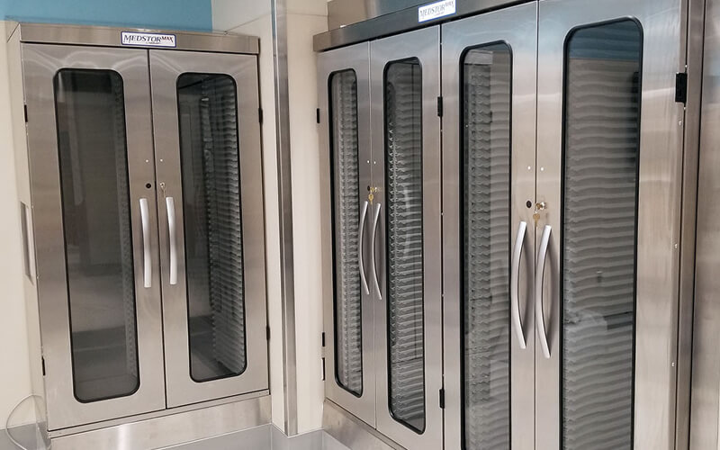 Storage Unit in Double Glass Leaf